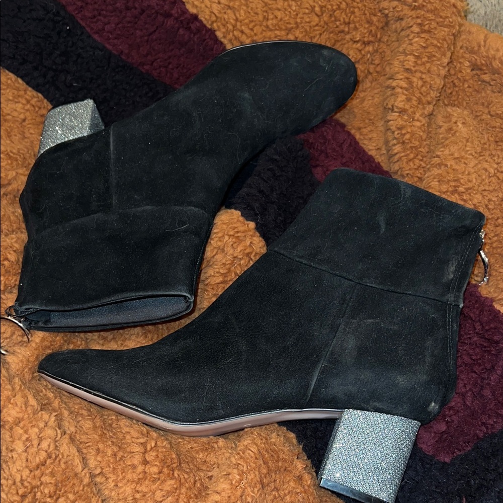 Elegant Black Ankle Boots with Glitter Heel